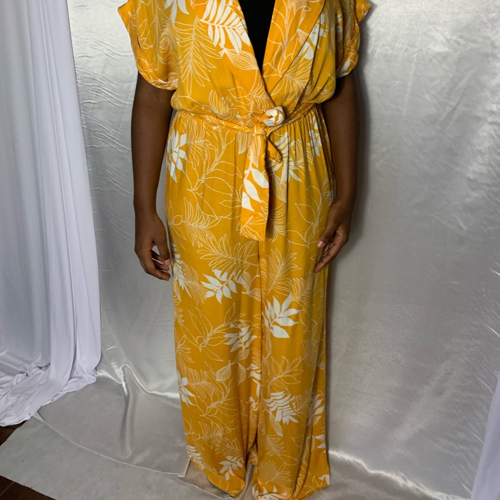 💛 Yellow Romper - Picture 2 of 6